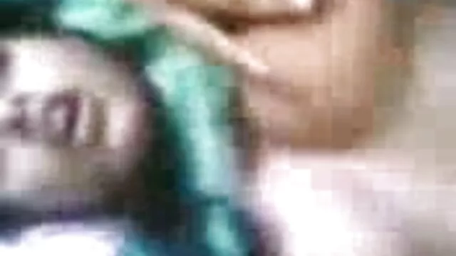 لڑکی گلابی میں ریڈ سوفی پر فیلم سکسی جدید ترکی