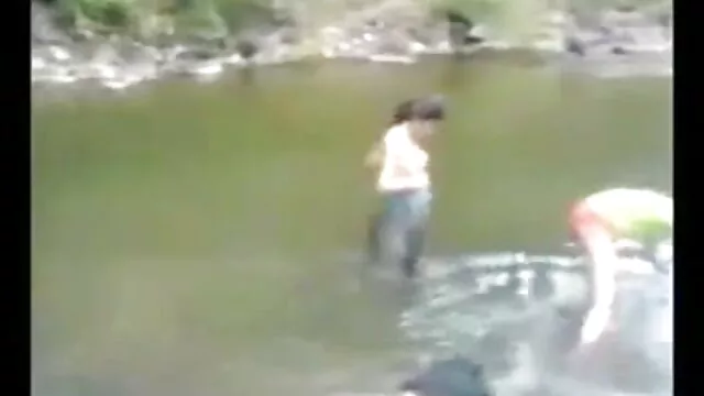 پر چاہنے والوں میں ایک سرخ بالوں والی سکس ترکیه ای سبز سوٹ