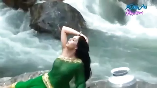 مریم جین جانسن اور ایوا سکی ترکی ٹیلر نے ایک آدمی