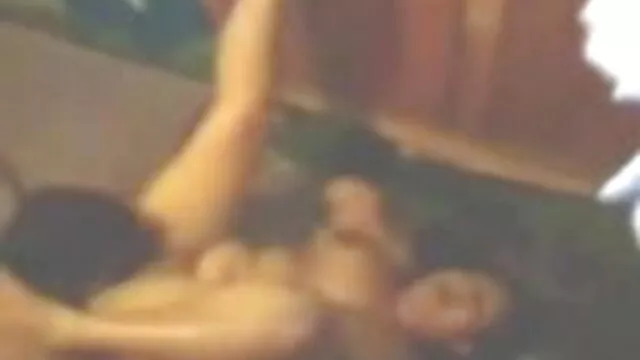سنہرے بالوں سکسی دختر ترکی والی سیاہ لکڑی اور ان کی نظر