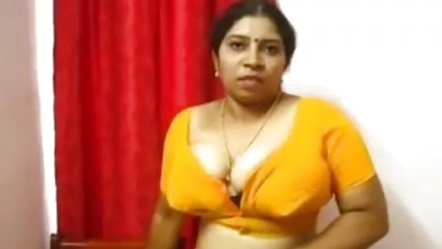آدمی groped میں عورت کا سیاہ چمڑے سکسی دختر ترکی کے ساتھ بجلی کے آلات کے