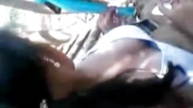 پولیس کی سزا سکول Tia سائرس حق پر رقص ترکی سکس گاڑی کے ہڈ