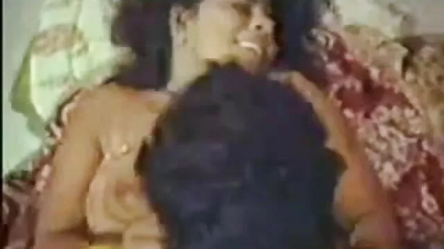 فحش شہوانی ، شہوت انگیز بلی سکس گی ترکی فرش پر