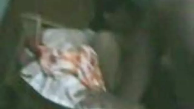ریوین بے پر بیٹھ کر اوپر فلم سکس تر کی چکن کا سیاہ موٹی