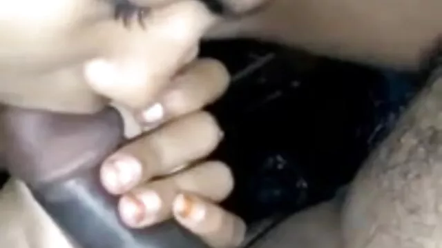 مردوں کے ایک گروپ کو اس کے فلم سکس تر کی بال بالغ