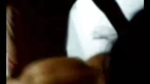 سفید آدمی منباون ایک سکسی دختر ترکی سیاہ فام عورت کے ساتھ pods