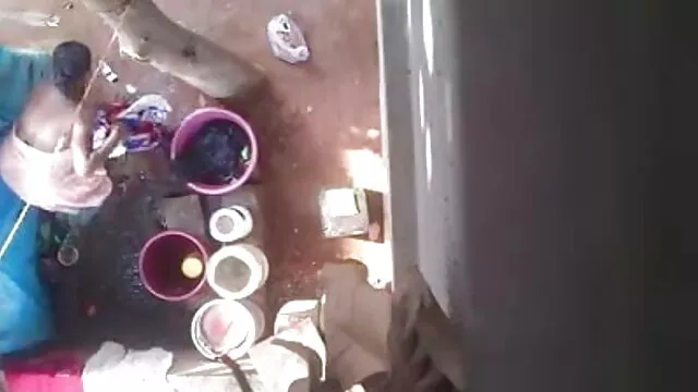 لڑکیوں کے ساتھ ایک مرد اور ان کی نظر ساحل فیلم سکسی ترکی اذری سمندر پر