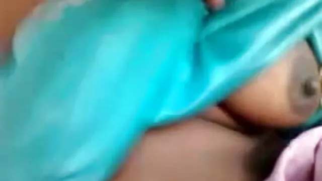 کسبی کے ساتھ سرخ پنکھوں میں اس کے سکسی فلم ترکی بال