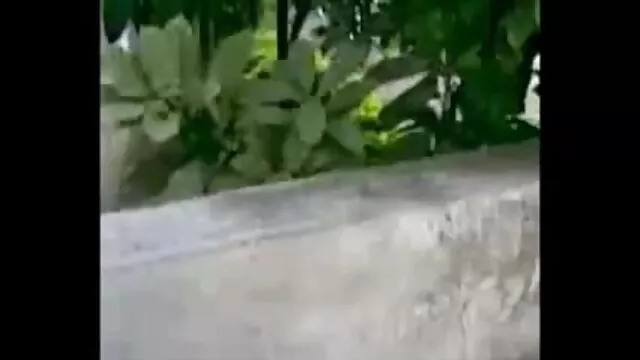 سرخ بالوں والی سوپرایرانی ترکی لڑکی مشت زنی ہری گھاس پر.