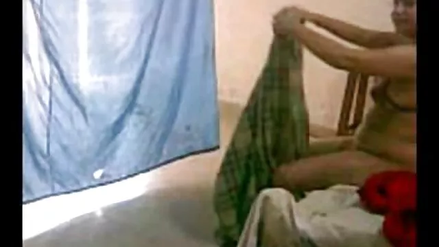 وہ فون کی طرف سے کلائنٹ اور ڈال دیا اس کے پچھواڑے میں فلم ترکی سکسی